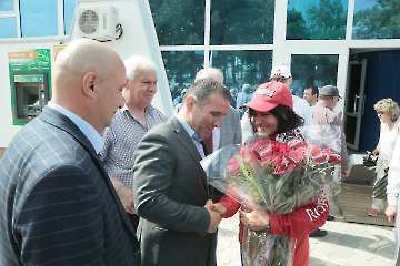 Встреча знаменитой альпинистки Карины Мезовой в аэропорту г. Нальчика. Май 2018 г.