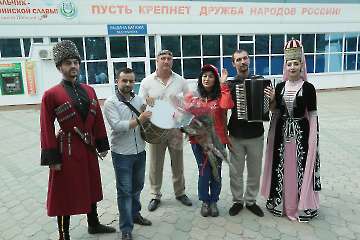 Встреча знаменитой альпинистки Карины Мезовой в аэропорту г. Нальчика. Май 2018 г._8