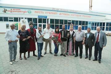 Встреча знаменитой альпинистки Карины Мезовой в аэропорту г. Нальчика. Май 2018 г._9
